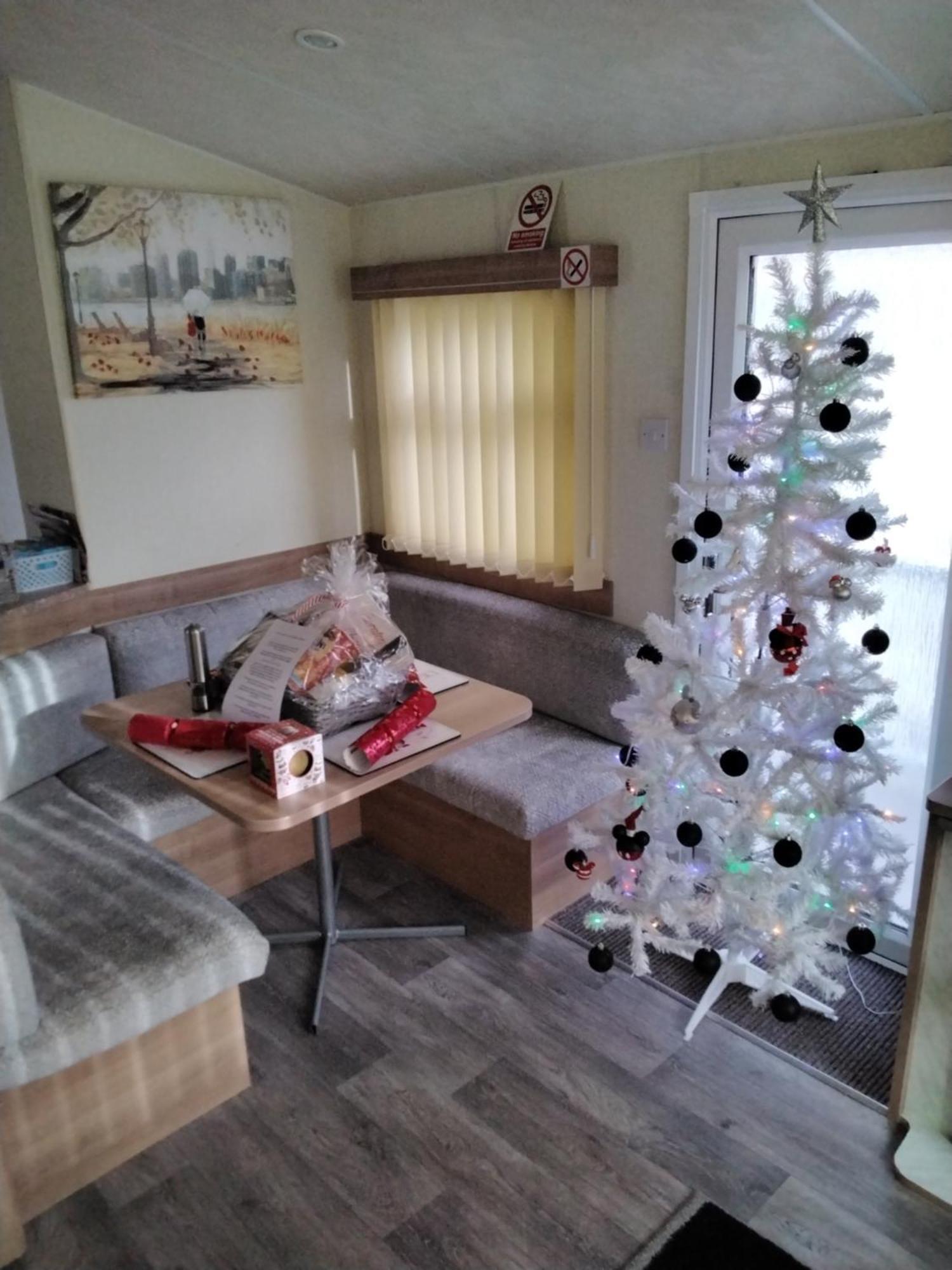 19 Laurel Close Highly Recommended 6 Berth Holiday Home With Hot Tub In Prime Location Таттершолл Экстерьер фото